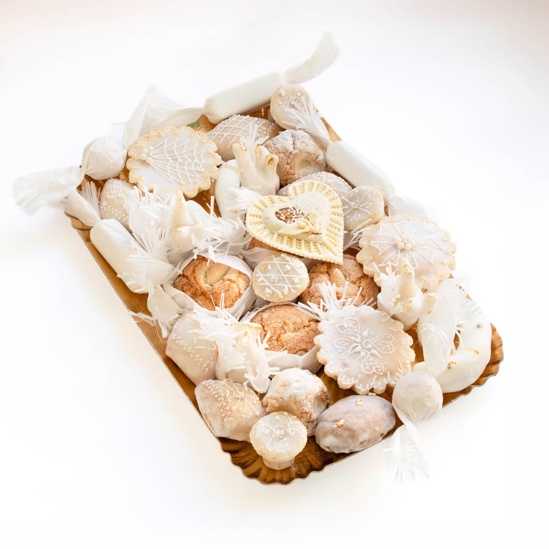 Vassoio di Dolci Misti Decorati